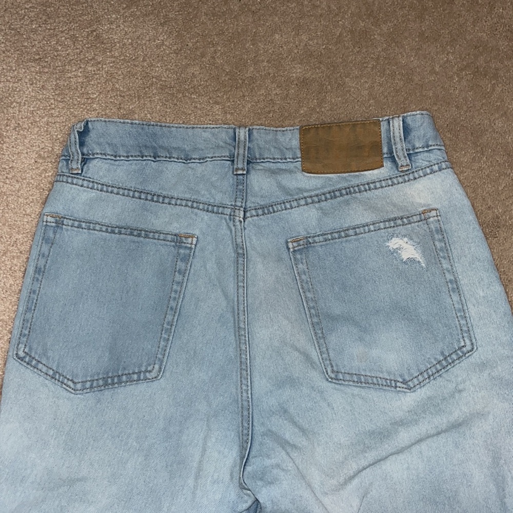 H&M DIVIDED RIPPED HIGH RISE MOM JEANS DISTRESSES SIZE 8 - Picture 4 of 7